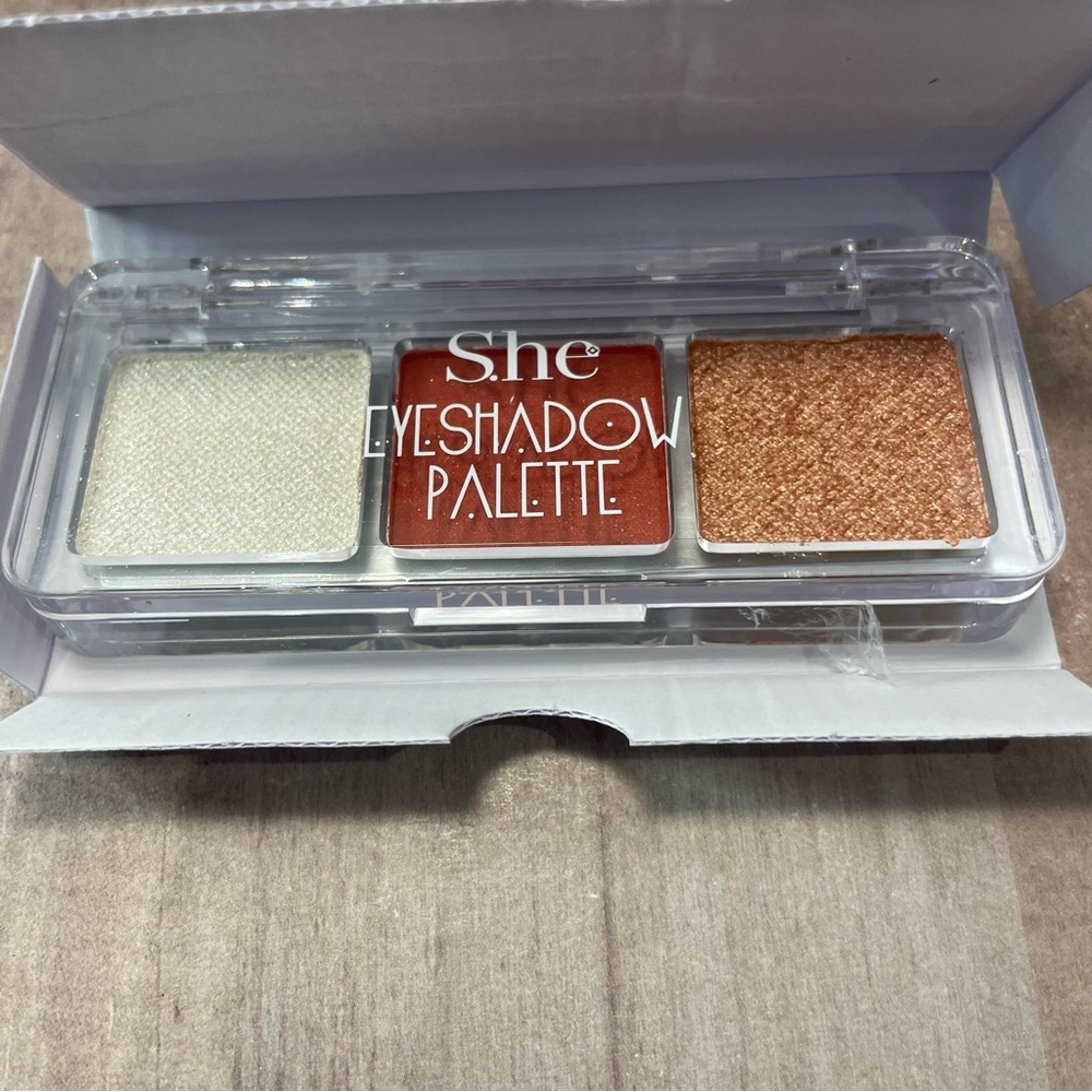 She Eye Shadow Palette 3 Shades of Eyeshadow NIB